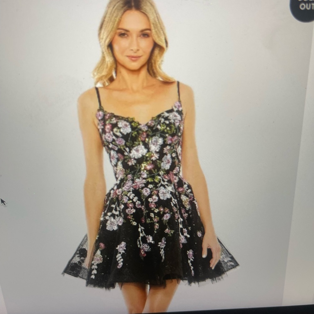 Mac Duggal fitted dress short a line embroidered dress with sequin accents